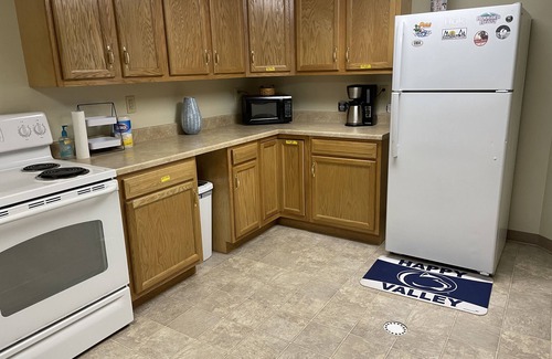 Julian Casa | 20 minutes from Penn State! Private entrance, cozy living space.