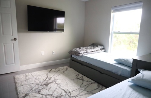 Westminister Casa | 20 Minutes from RSW Airport! Family Friendly Home with a Game Room