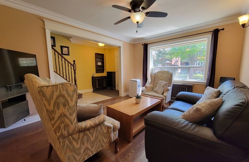 Greenwood - Coxwell Casa | 20 Minutes to Woodbine Beach - 3BR-Family Friendly Home in Heart of Leslieville