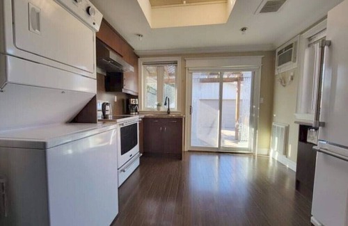 Greenwood - Coxwell Casa | 20 Minutes to Woodbine Beach - 3BR-Family Friendly Home in Heart of Leslieville
