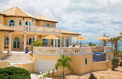 Island Harbour Casa | 20% OFF 4 Bedroom Villa- Gated, Private, Near hiking and ocean views!