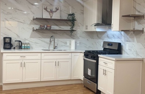 Shoreview Casa | 20%OFF! Chic Home with Expansive big Backyard