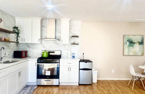 Shoreview Casa | 20%OFF! Chic Home with Expansive big Backyard