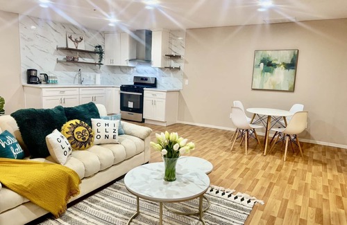 Shoreview Casa | 20%OFF! Chic Home with Expansive big Backyard