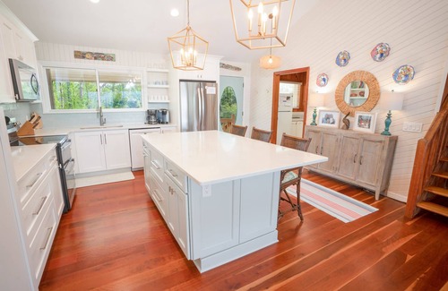 Plantation Casa | 20% OFF FALL! BAYFRONT - Old Florida Style Cottage w/ private dock!