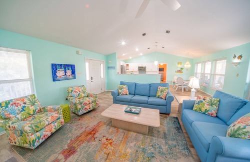 Plantation Casa | 2BR / 2BA Beach Cottage dentro de Plantation, tiene capacidad para 8, ¡Se admiten mascotas!