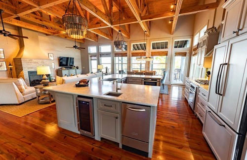 Plantation Casa | 'Forcynthia' Luxury Bay Home, 4BR / 4. 5BA con muelle privado y lanzamiento de kayak