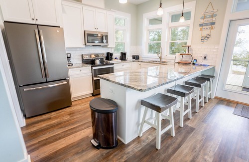 Magnolia Bluffs Casa | 30% OFF Summer! Quiet, Bayfront Seclusion, Dogs Welcome!
