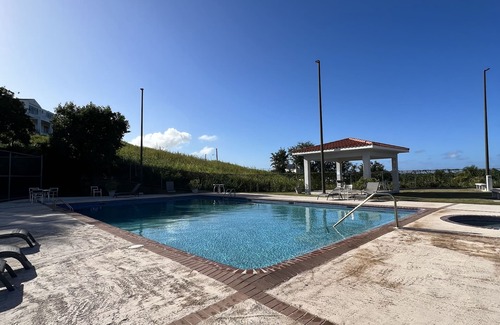 Zarzal Apartamento | Garden condo, pool, close to beach and Rio Mar Hotel gulf course.