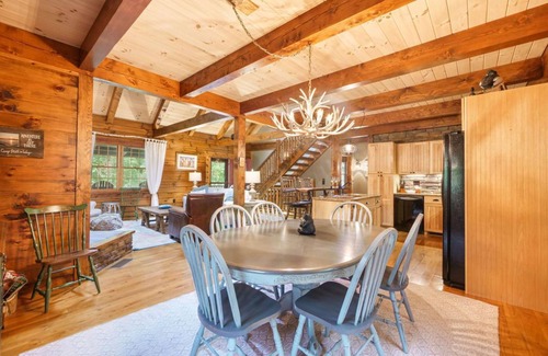Perrysville Cabina | Log Cabin+Hiking+Hot Tub+Lake or River!