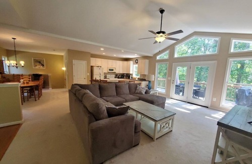 Livingston Casa | Waterfront 4/4, dog-friendly, firepit!