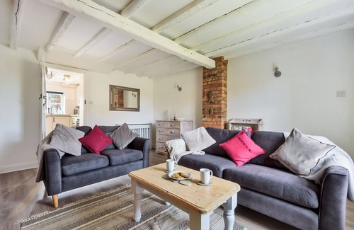 Hunstanton Cabaña | 20 Rosemary Cottage - sleeps 5 guests in 3 bedrooms
