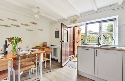 Hunstanton Cabaña | 20 Rosemary Cottage - sleeps 5 guests in 3 bedrooms
