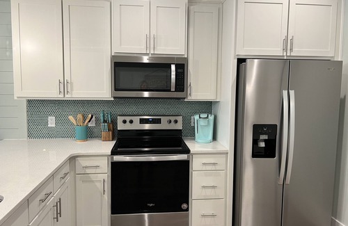 Jekyll Island Condominio | 20% weekly discount! 3 BR Condo. End Unit. Walk to Marina & Zachrys!