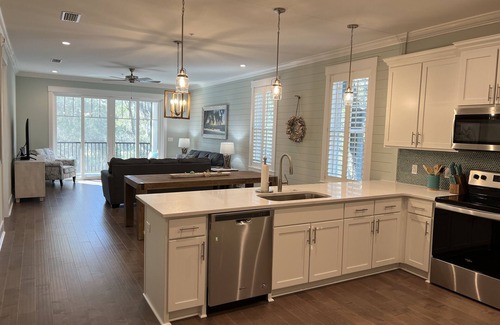 Jekyll Island Condominio | 20% weekly discount! 3 BR Condo. End Unit. Walk to Marina & Zachrys!