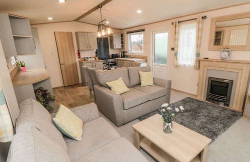 West Heslerton Cabaña | 20 WOLDS VIEW, pet friendly, with a garden in West Heslerton