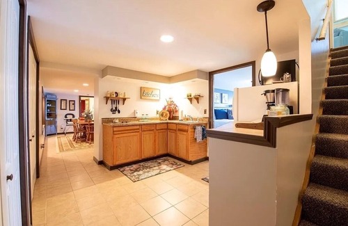 Town of Aurelius Casa | 200' of private waterfront, hot tub & kayaks