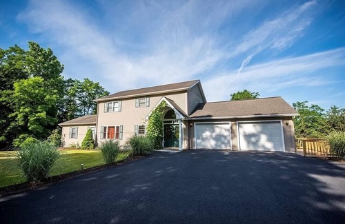 Town of Aurelius Casa | 200' of private waterfront, hot tub & kayaks