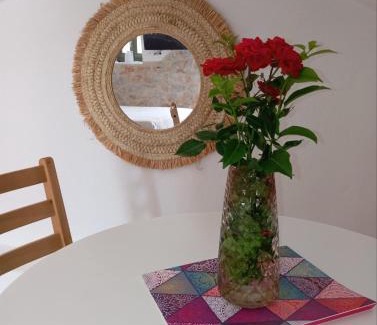 Pyrgou Dirou Casa | 200 year old 'Kamara Suite' with private garden
