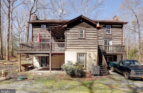 Windwood Coves Casa | 200 Year Old Log Canin On Lake Anna!