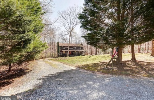 Windwood Coves Casa | 200 Year Old Log Canin On Lake Anna!