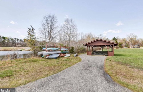 Windwood Coves Casa | 200 Year Old Log Canin On Lake Anna!
