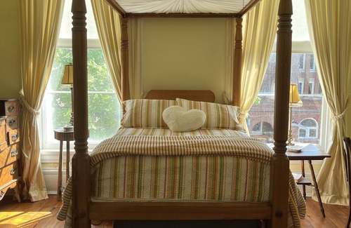 Russellville Cama Y Desayuno | 200 Yr Old Historical Southern Mansion with History To Spare.