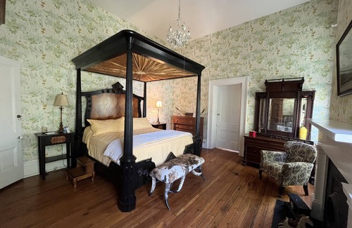 Russellville Cama Y Desayuno | 200 Yr Old Historical Southern Mansion with History To Spare.