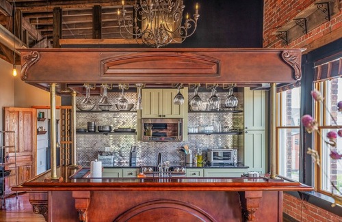 Brevard Condominio | 2000 sqft Historic Loft in Downtown Brevard - Near Waterfalls, Dining & More