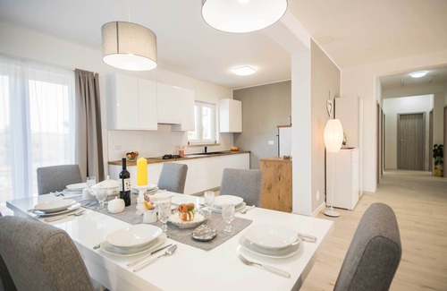 Cukrici Villa | 2000 metros cuadrados de jardín privado y seguro, verdadera tranquilidad ya solo 15 km del mar.