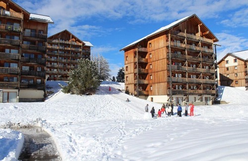 Saint-Etienne-en-Devoluy Apartamento | 200m from resort center, 7th floor, view mountain, balcony, parking, tv, ski locker, 21m²
