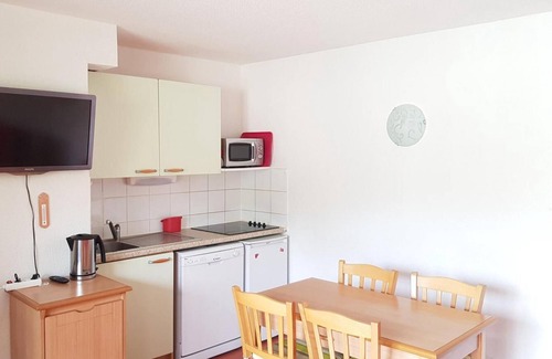 La Joue du Loup Apartamento | 200m from resort center, balcony, parking, tv, ski locker, 25m², La Joue du Loup