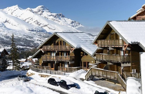 La Joue du Loup Apartamento | 200m from resort center, balcony, parking, tv, ski locker, 25m², La Joue du Loup