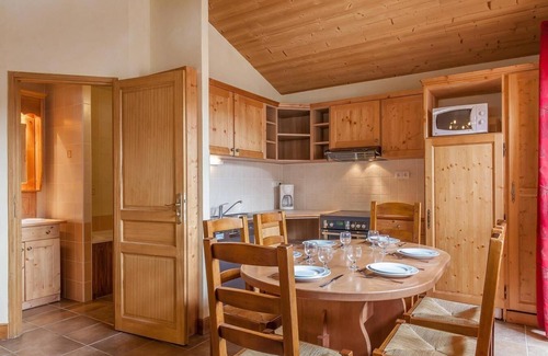 Lanslevillard Apartamento | 200m del centro estación, piscina, sauna, hammam, balcón, parking, tv, local para esquís, 50m²