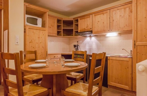 Lanslevillard Apartamento | 200m del centro estación, piscina, sauna, hammam, balcón, parking, tv, local para esquís, 60m²