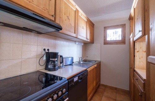 Lanslevillard Apartamento | 200m del centro estación, piscina, sauna, hammam, balcón, parking, tv, local para esquís, 72m²