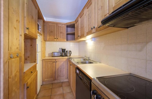 Lanslevillard Apartamento | 200m del centro estación, piscina, sauna, hammam, balcón, chimenea o estufa a leña, parking, tv
