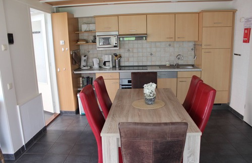 Stavenisse Casa | Bungalow a 200 m del mar para 6 personas, en un pequeño parque con cabina de ducha.
