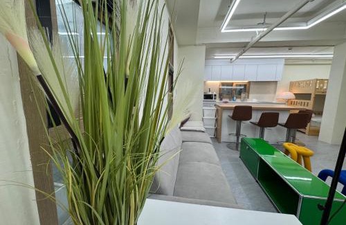 Seongsu Apartamento | 201, Atelier Seongsu Riverside Loft Cherry Blossom Road Han River airport bus