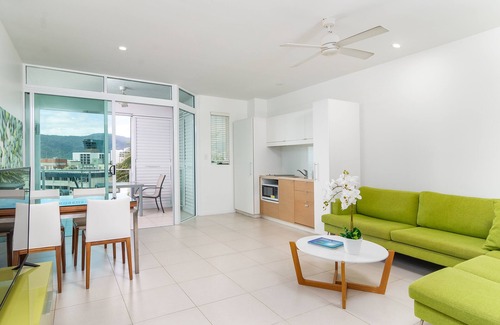 Cairns North Hotel | 201 Lake Street Apartments