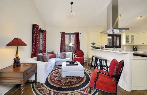 Historic Eastside Casa | Premio Heritage 2016 - Casa histórica de 3 dormitorios y 2 baños: ¡camine a todo!