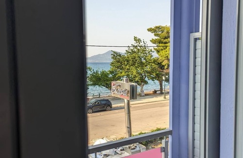 Kamena Vourla Casa | 202 | Okeania 3 persons 1st floor Seafront Room