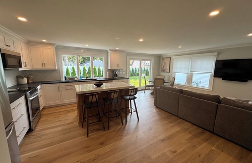 East Falmouth Casa | 2024 New reconstruction in Seacoast Shores Community - walk to private beach