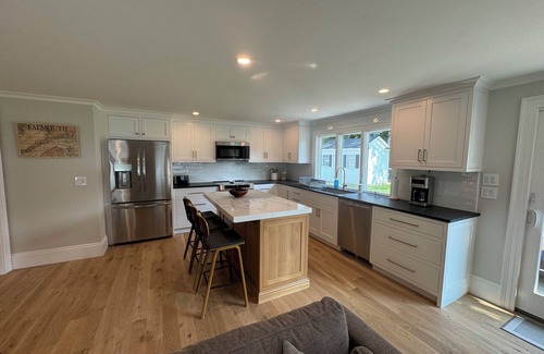 East Falmouth Casa | 2024 New reconstruction in Seacoast Shores Community - walk to private beach