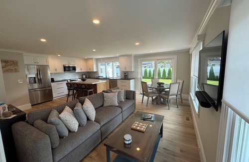 East Falmouth Casa | 2024 New reconstruction in Seacoast Shores Community - walk to private beach
