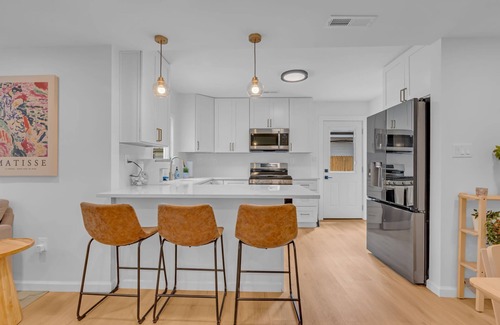 Nauck Casa | 2025 Full Renovation - Charming 4BR Bungalow Home