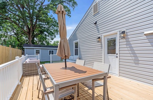 Nauck Casa | 2025 Full Renovation - Charming 4BR Bungalow Home