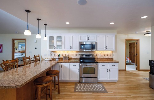 Luxemburg Casa | 2025 Green Bay Draft Rental: Touchdown on the Bay