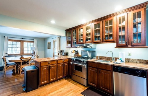 Harbert Cabaña | (4 Nt Min!) Harbert Home With Hot Tub & Close To Beach!