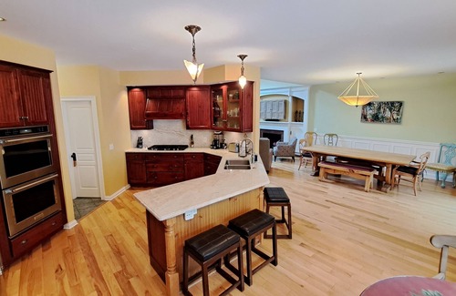 Three Oaks Casa | 2026 Open Secluded retreat Heated pool 13 acres pool table playground